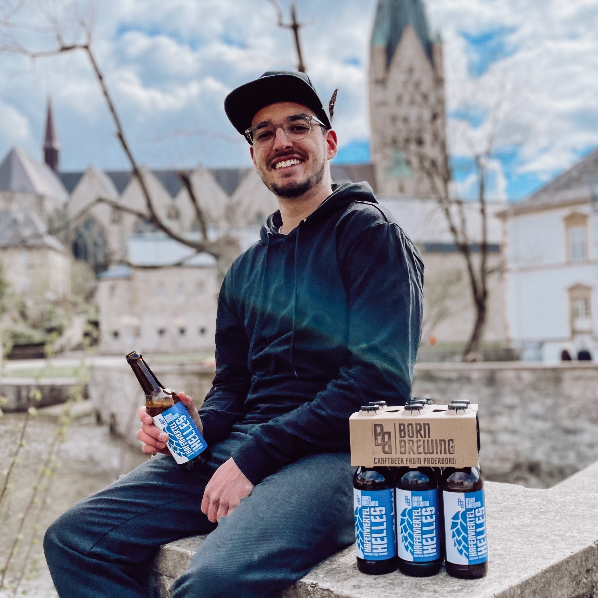 Born Brewing Hafenviertel Helles in Flasche und Sixpack mit David in Paderborn